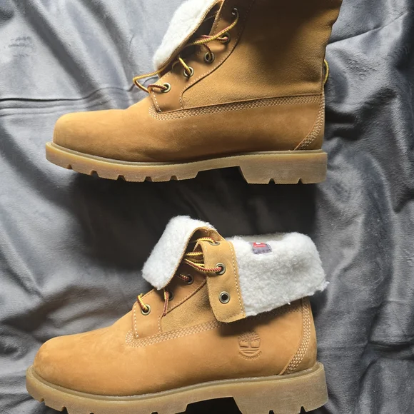 NWOT Womens Timberland Tan Leather Boots with Shearling Lining Sz. 8 - Picture 3 of 7